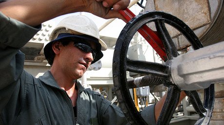 Irán explica por qué inicialmente no quiso congelar la producción de petróleo