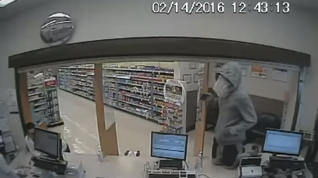 Entra a robar fármacos a una farmacia y termina en el hospital por 'sobredosis' de golpes