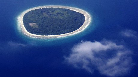 ¿Usted sobreviviría? Japonesa compra viaje para 'vivir como náufrago' en una isla desierta (video)