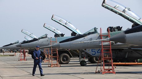 Rusia despliega cazabombarderos adicionales en su base en la frontera con Turquía