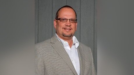 Adolescente de EE.UU. se hace pasar por ayudante de un senador y pronuncia un discurso en su lugar