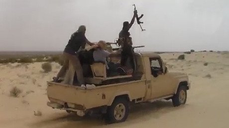 Los internautas se burlan del Estado Islámico por usar un refresco como sangre falsa en sus videos