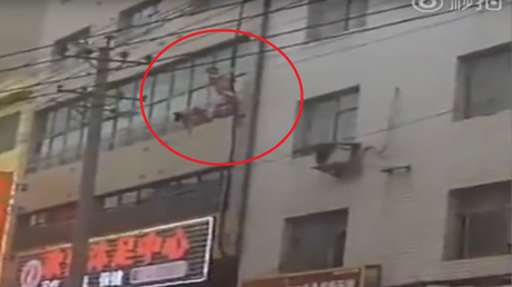 San Valentín de riesgo: A punto de morir en su huida tras ser descubierto por el marido de su amante