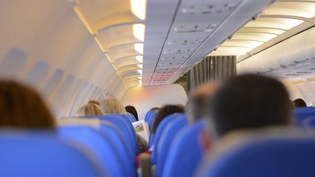 ¿Por qué modifican las luces durante los despegues y aterrizajes de los vuelos comerciales?