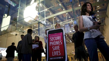 ¿Por qué el FBI tiene interés en saber la contraseña de su iPhone?