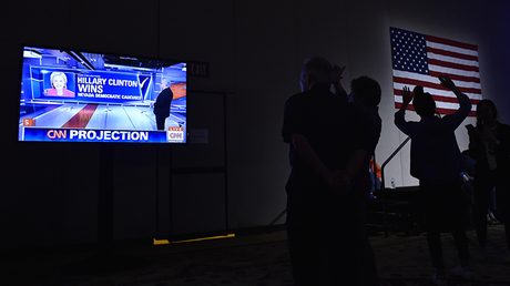 Paul Craig Roberts: "Los medios de EE.UU. aceptan el papel de propagandistas y no buscan la verdad"