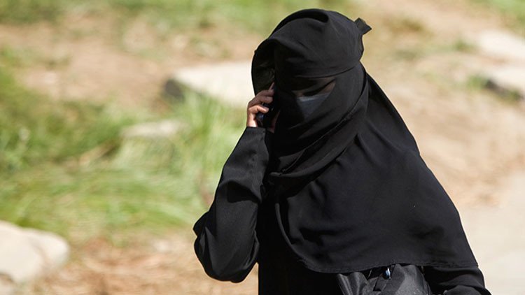 "¿Son las mujeres seres humanos?": La pregunta de una academia saudita inflama la Red