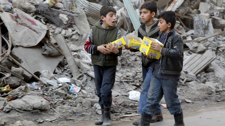 Exclusiva: RT asiste al reparto de ayuda humanitaria en Siria 