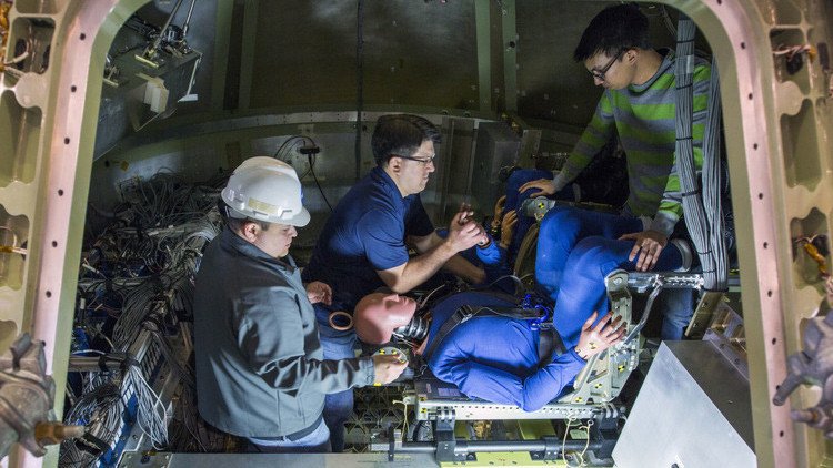 Maniquíes ponen a prueba el amarizaje de la misión a Marte de la NASA (Fotos)