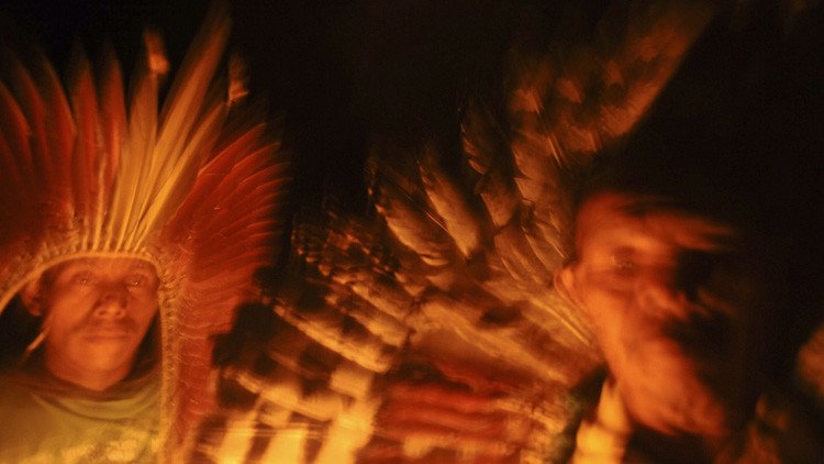 Indígenas peruanos retienen un helicóptero militar por un vertido de petróleo