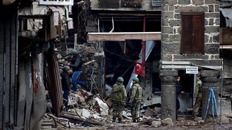 Diyarbakir, la ciudad turca busca a sus muertos y desaparecidos tras la operación del Gobierno