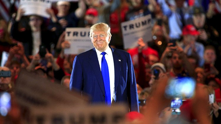 Brutal video: golpea a un hispano y a un musulmán mientras 'exalta' a Trump