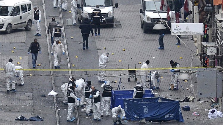 El ministro del Interior turco: El atentado de Estambul está vinculado con el Estado Islámico