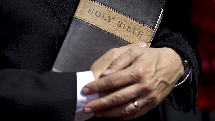 Científicos descubren notas secretas ocultas en una biblia de hace 500 años