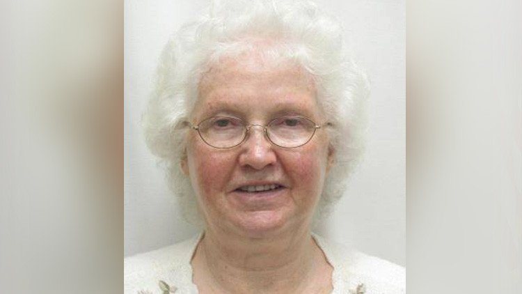 ¿Quién es 'la viuda negra de Internet' que aterroriza a jubilados?