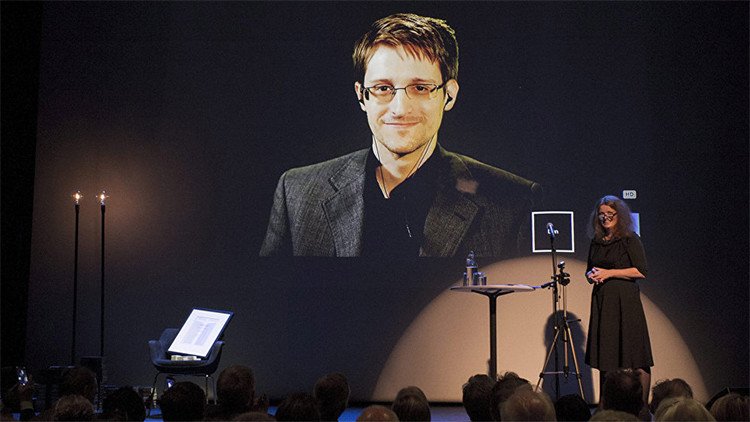Snowden explica por qué no debemos confiar en Microsoft