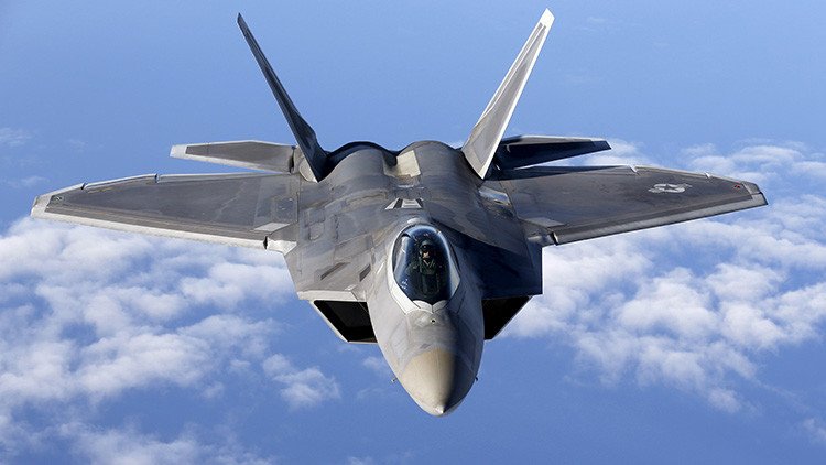 Un empresario chino admite que pirateó datos secretos de cazas estadounidenses F-22 y F-35