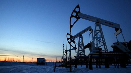 Estos son los factores que hacen que el petróleo siga siendo barato