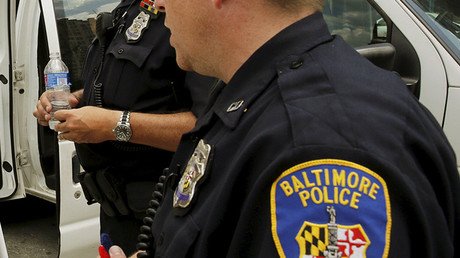 Video brutal: un policía escolar golpea a un adolescente en EE.UU.