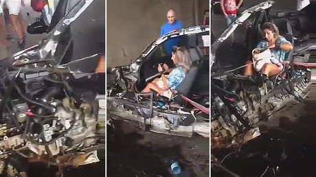 El coche se partió en dos, pero ella quedó intacta en medio del amasijo de metal