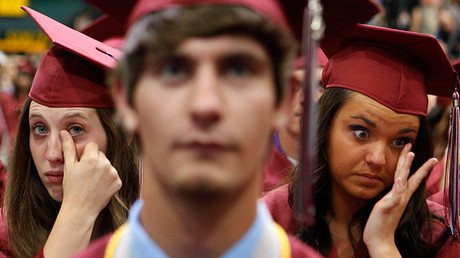 El FBI instruye a las escuelas para que denuncien a alumnos sospechosos