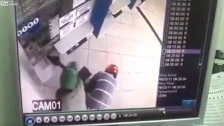  Un hombre armado entró a robar, y terminó robado