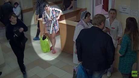 Video: Una mujer se lleva un bebé recién nacido de un hospital sin que nadie lo note