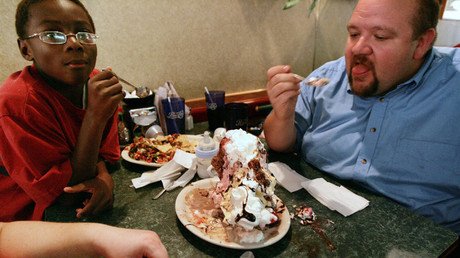 Científicos hallan cómo 'curar' a quienes no pueden contenerse al abrir el frigorífico