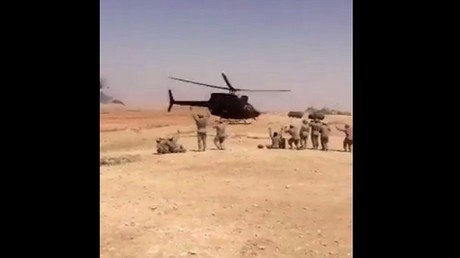 ¿Una locura o nervios de hierro?: un piloto saudita causa susto con un truco 'mortal'