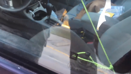 ¿Es posible robar un auto con solo una madeja de lana?