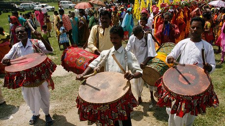 Parece una boda habitual hasta que vemos a los novios  (Video)