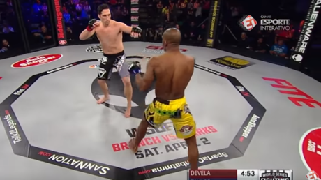 ¡Impresionante!: Una genial llave le da la victoria en 30 segundos sin dar un solo golpe