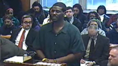 Un acusado canta una canción de Adele ante el juez para que le perdone