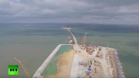 Una espectacular vista aérea de la construcción del puente que unirá Crimea con el resto de Rusia