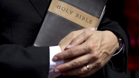 Científicos descubren notas secretas ocultas en una biblia de hace 500 años