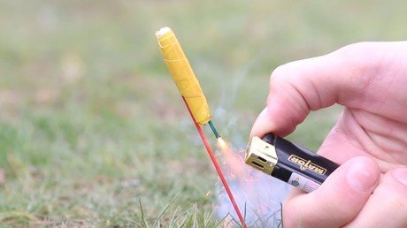 Cómo hacer un cohete solamente con mechas pirotécnicas