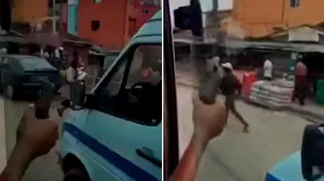 Un ladrón cae en la trampa: Roba un celular falso y se lleva una sorpresa