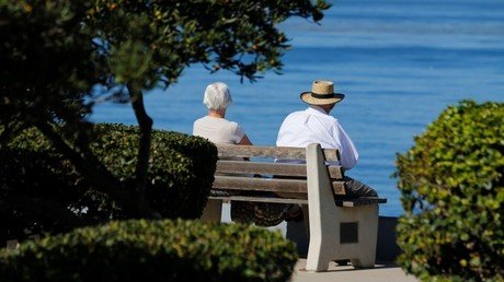 Descubren que una persona carece de dinero debido al miedo a la muerte