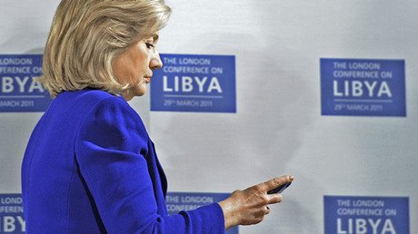 ¿Por qué hasta 147 agentes del FBI investigan el caso del correo electrónico de Clinton?