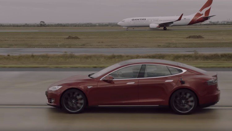 Supercoche eléctrico de Tesla vs Boeing: ¿Quién ganará esta dramática carrera?