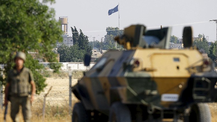 Putin: "El Gobierno de Turquía lucha contra los radicales menos de lo que colabora con ellos"