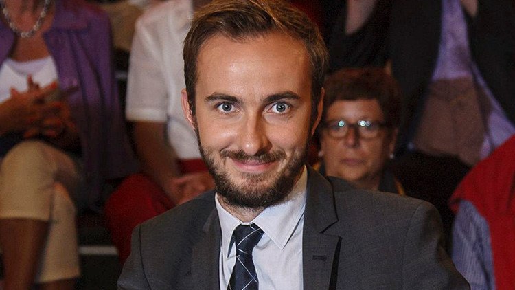 Alemania acepta la petición turca para juzgar al cómico que leyó un poema ofensivo contra Erdogan