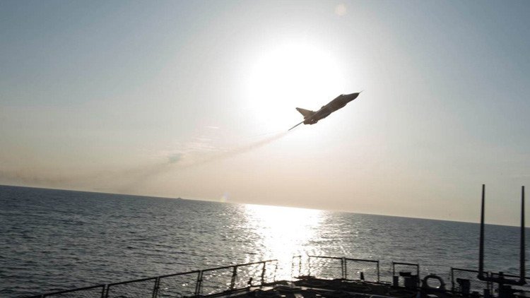 Lavrov y Kerry discuten el incidente de los cazas rusos que 'asustaron' a un destructor de EE.UU.