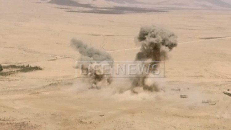 Filmado por un dron: Terroristas del Estado Islámico huyen atemorizados ante el Ejército sirio