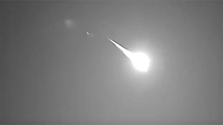 "Un caso excepcional": Una brillante 'bola de fuego' surca los cielos británicos (video, fotos)