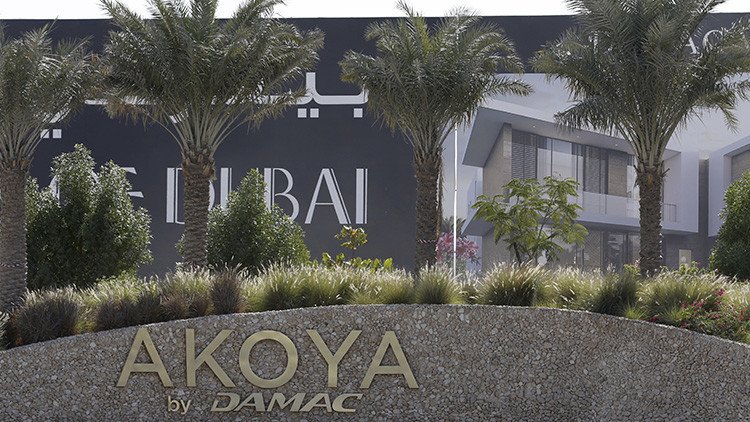 "Chicos hacinados con ratas por encima": La dura construcción de un campo de golf de Trump en Dubái