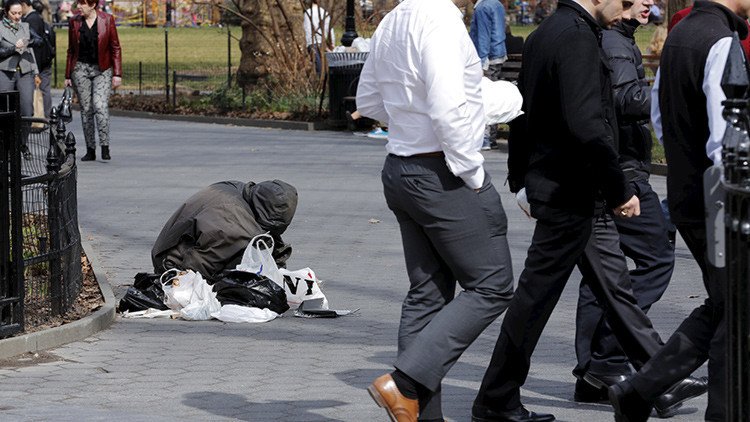 Una adolescente inventa un saco de dormir que puede cambiar la vida de los sintecho