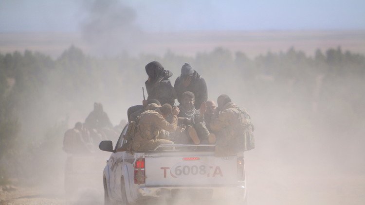 Golpe certero: coche bomba blindado del EI es interceptado y volado en mil pedazos (video)