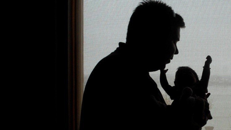 "Alquilar nuestros vientres es negocio familiar": Dan a luz bebés para parejas homosexuales europeas