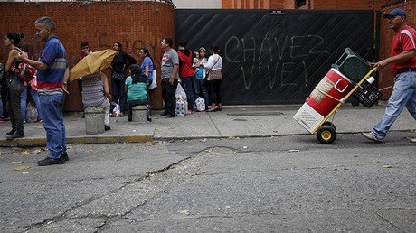 Ciudadanos venezolanos ven en el trueque una alternativa a la crisis económica